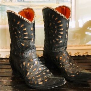 Old Gringo Ankle Boots in black with gold braid